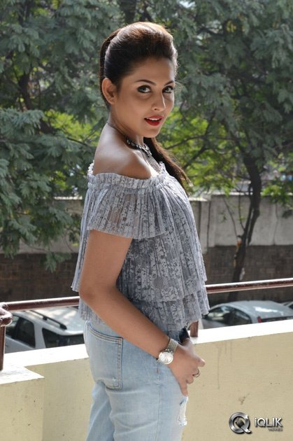 Madhu-Shalini-at-Cheekati-Raajyam-Success-Meet